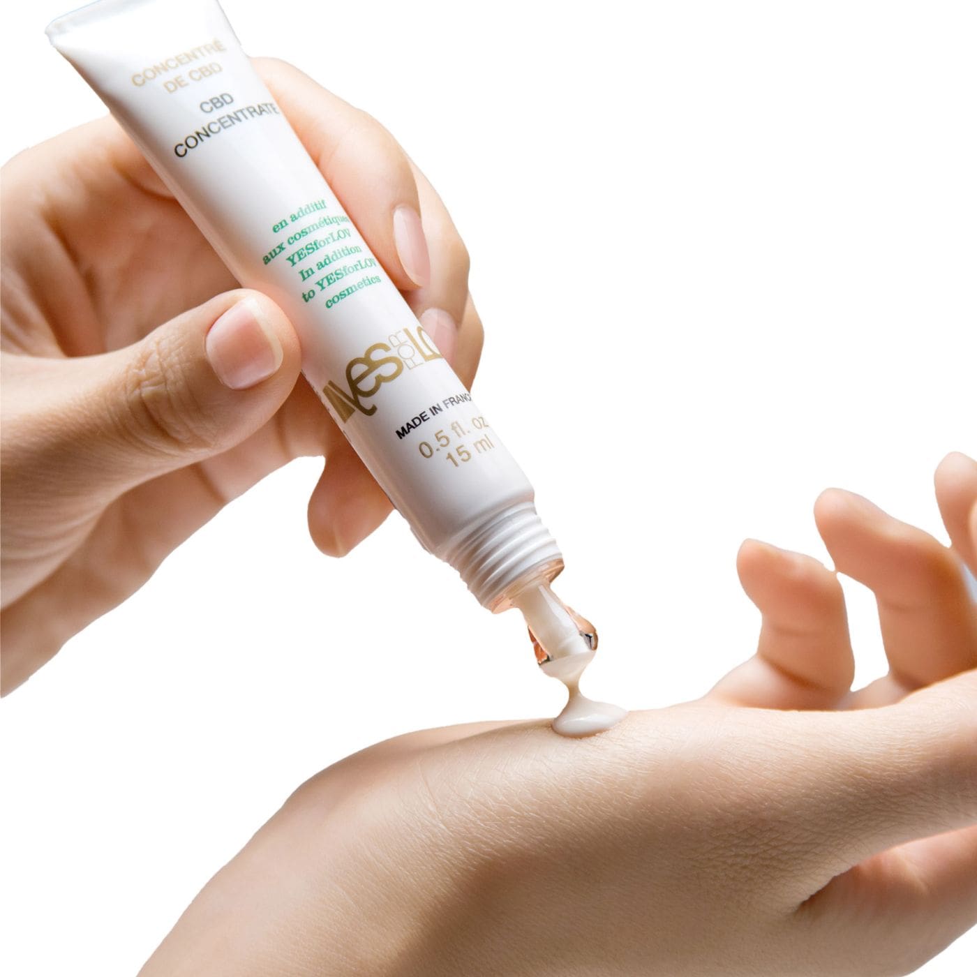 cbd koncentrat creme påføres hænder