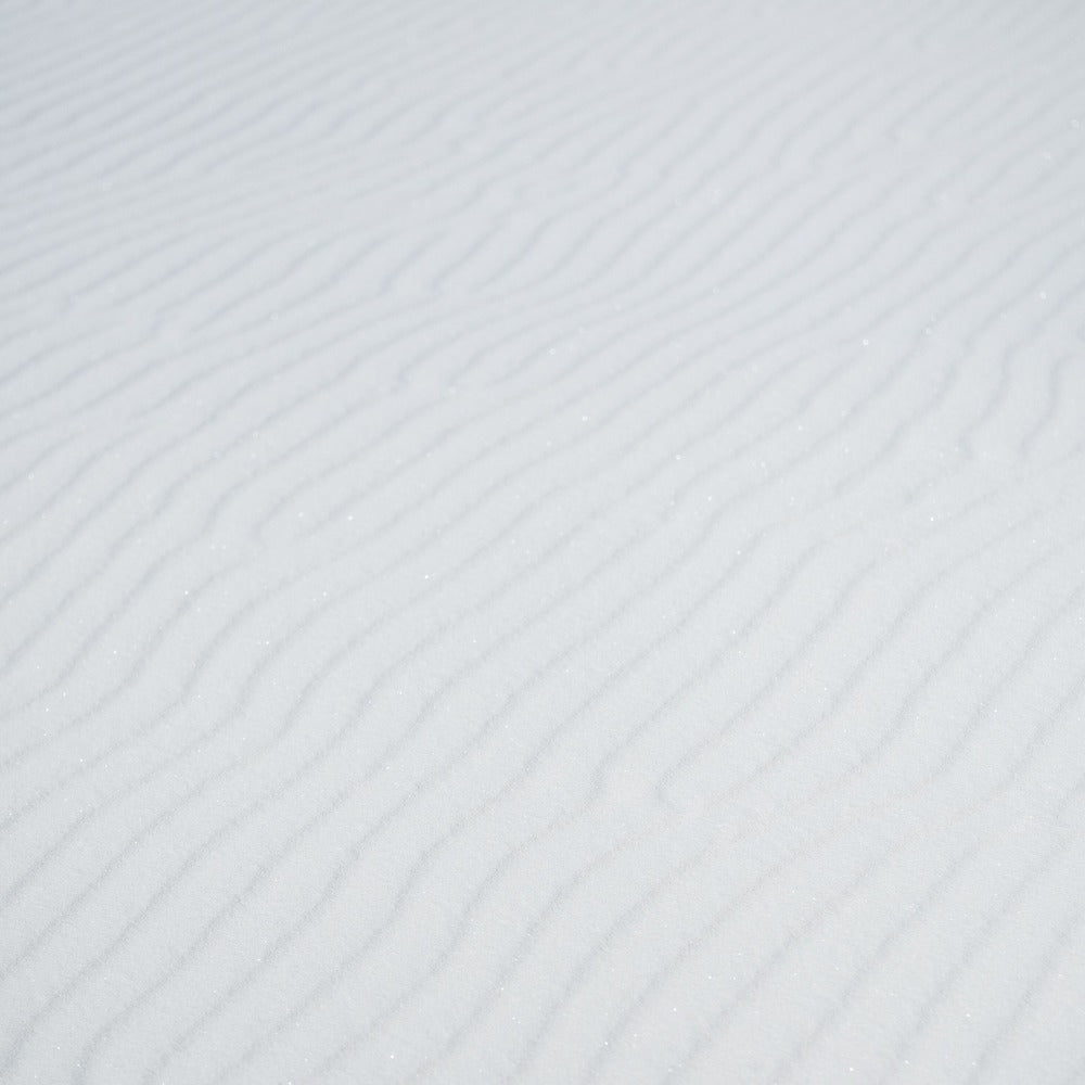 billede af hvidt sand i et bølgeformet mønster