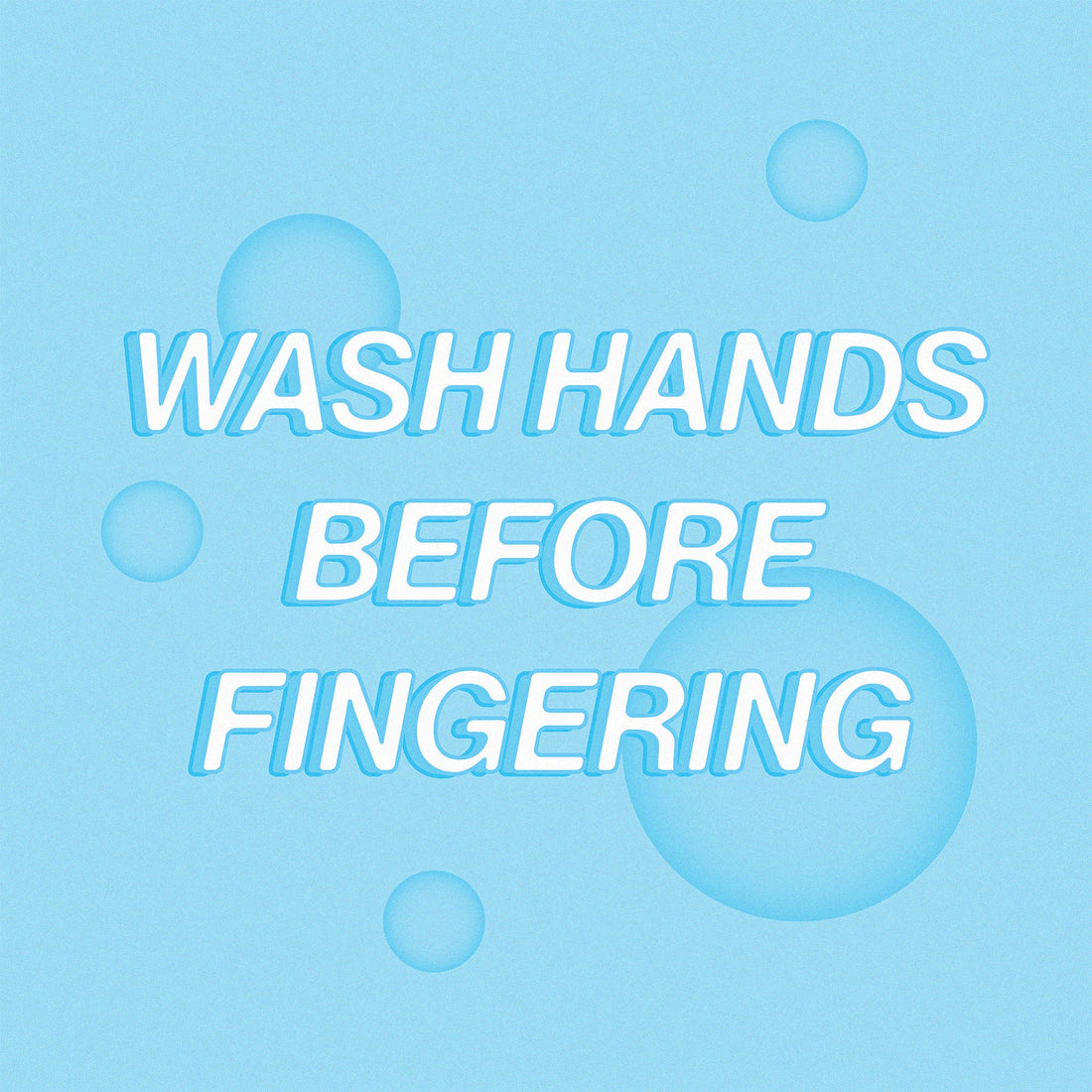 Blå baggrund med bobler. Teksten siger "wash your hands before fingering"