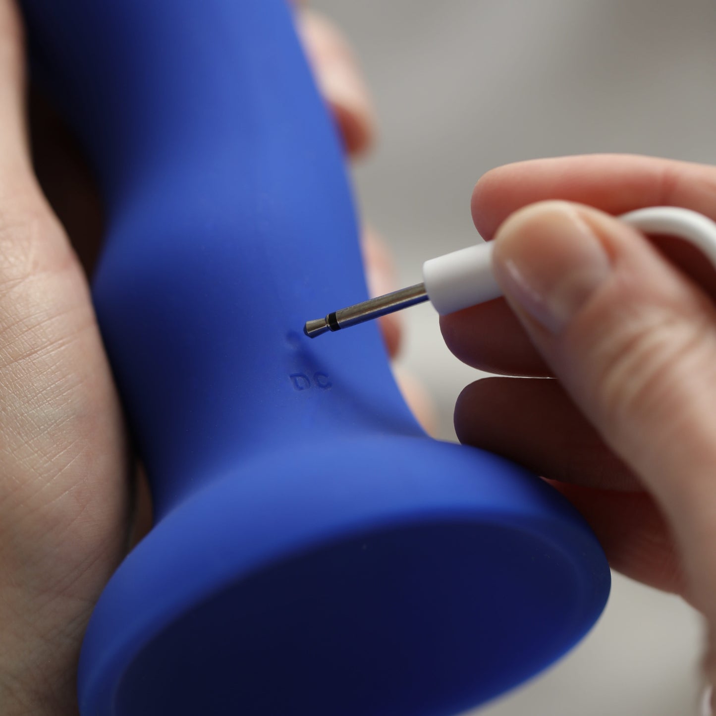 TOSSIE VIBRATING DILDO