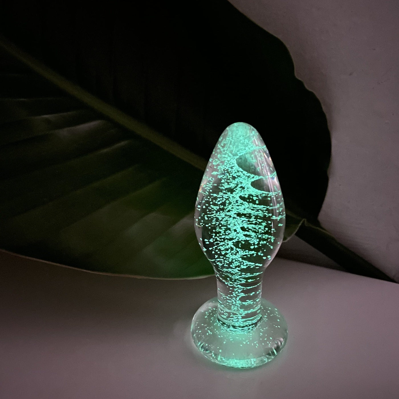 SELVLYSENDE BUTTPLUG I GLAS