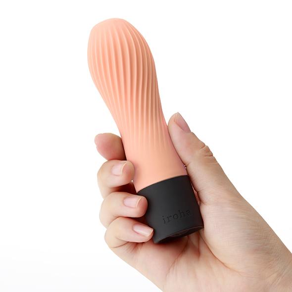 zen vibrator HANACHA fra iroha by tenga i hånd