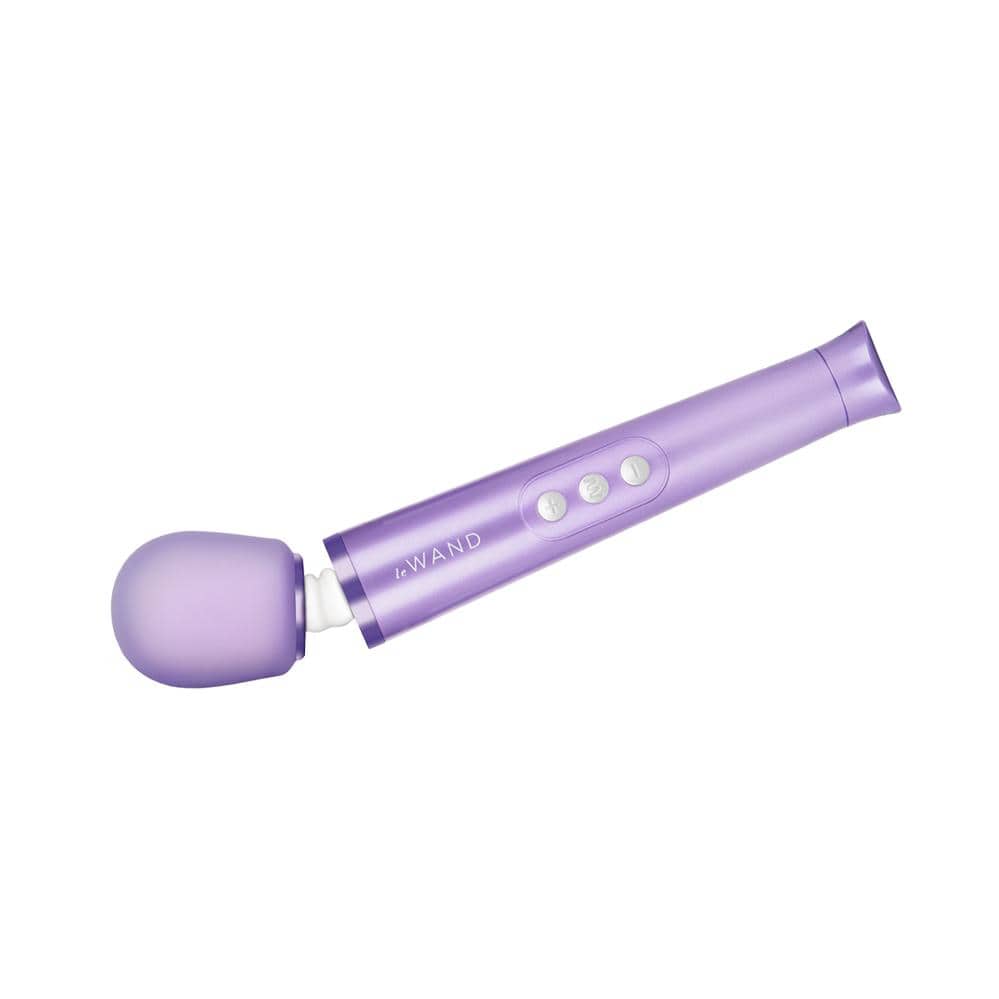 Le petit wand - mindre wand vibrator hos peech - altid kropssikkert sexlegetøjLe petit wand - mindre wand vibrator hos peech - altid kropssikkert sexlegetøj