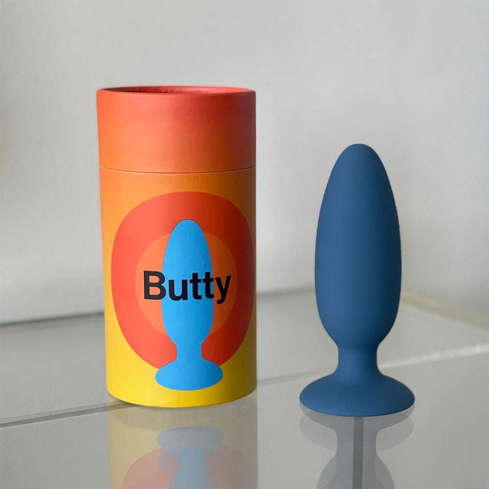Peech Butty Buttplug, på bord med indpakning